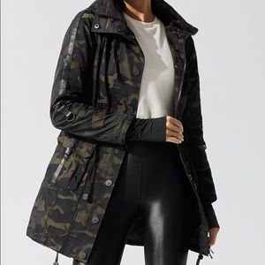 Carbon38- Blanc Noir Camo Anorak